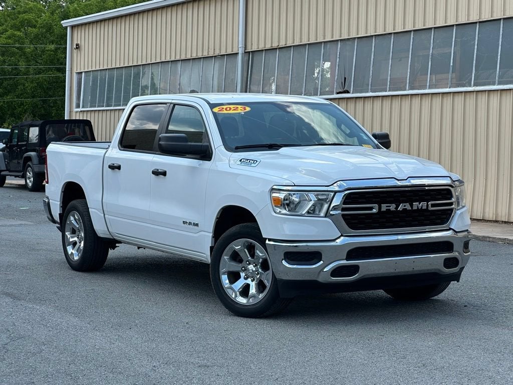 2023 RAM 1500 Big Horn/Lone Star 4x4 Crew Cab 5'7's photo
