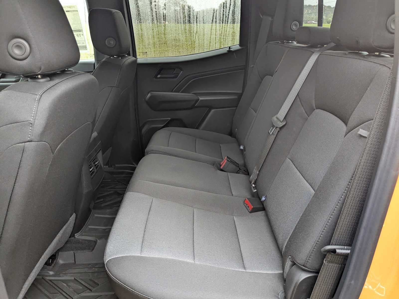 2025 Chevrolet Colorado WT/LT