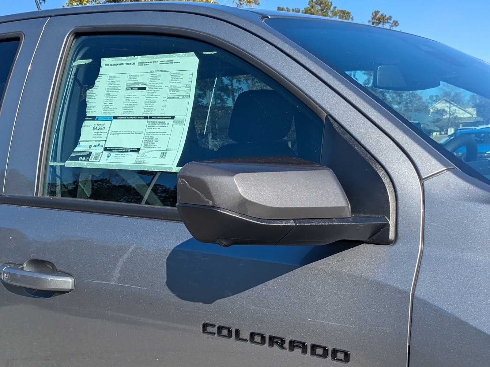 2025 Chevrolet Colorado WT/LT