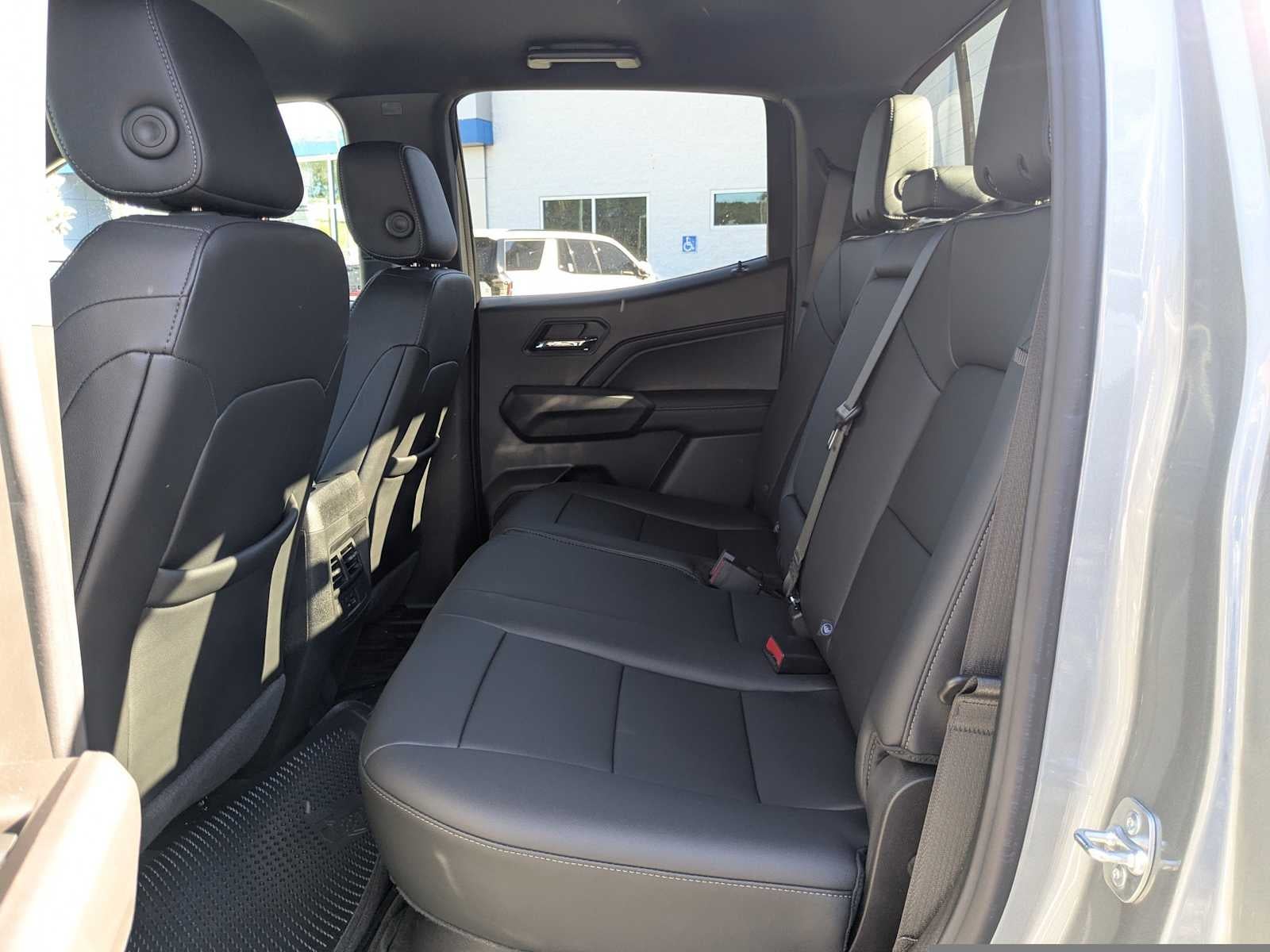 2025 Chevrolet Colorado WT/LT