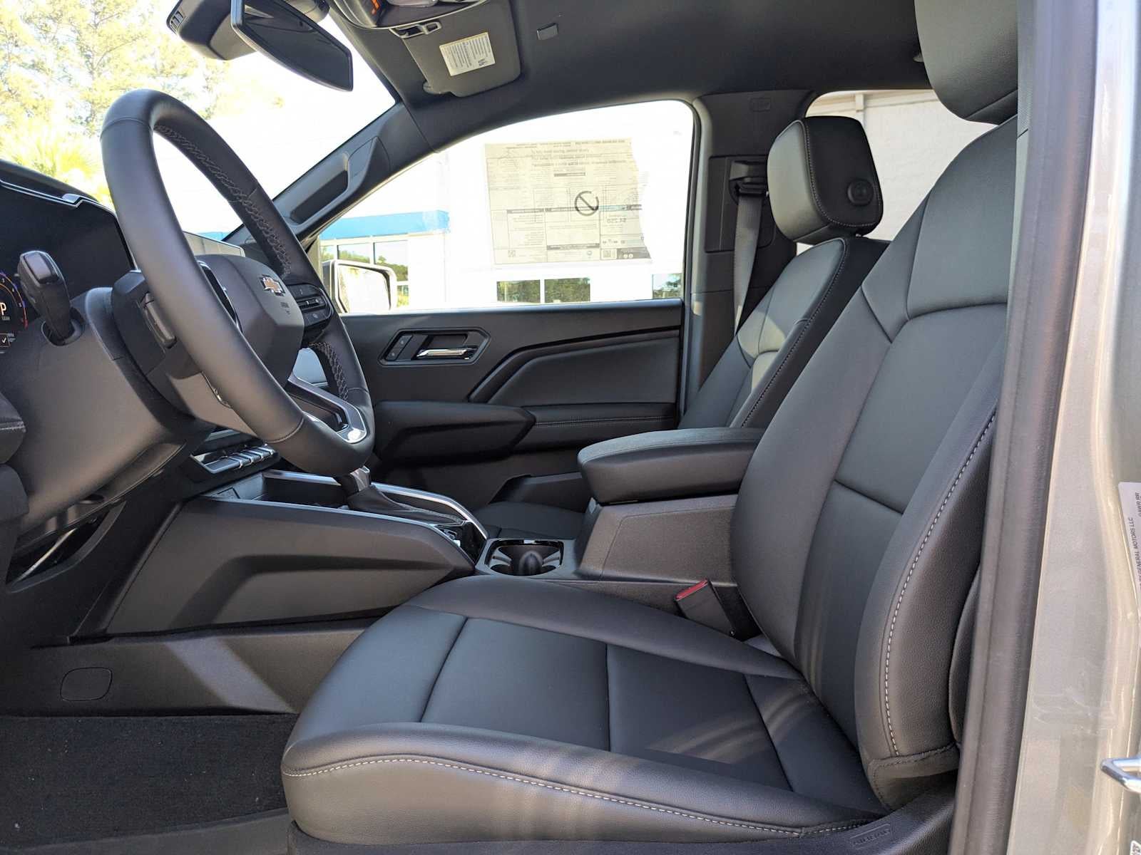 2025 Chevrolet Colorado WT/LT