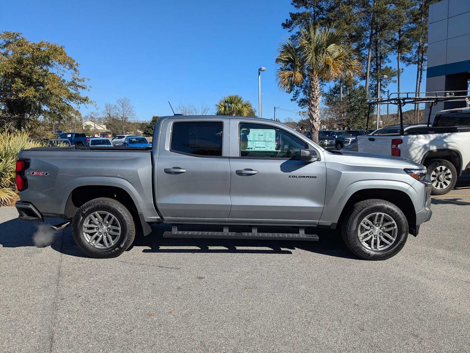 2025 Chevrolet Colorado WT/LT