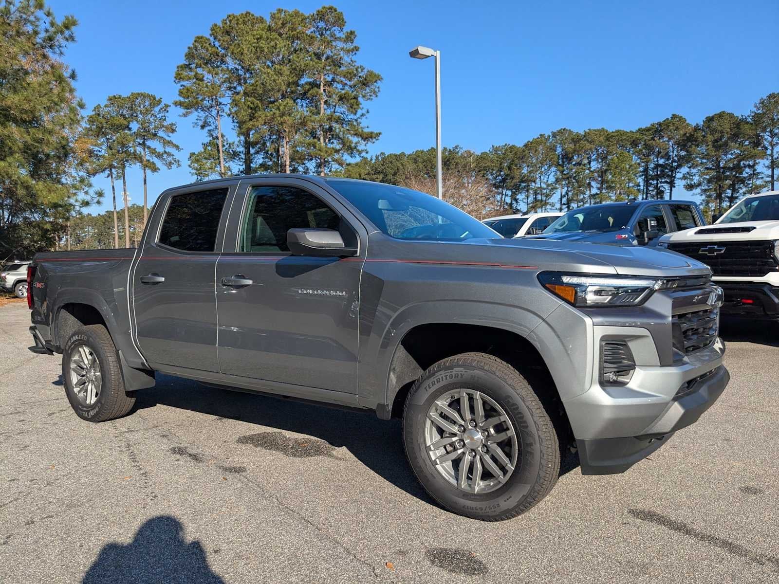 2025 Chevrolet Colorado WT/LT