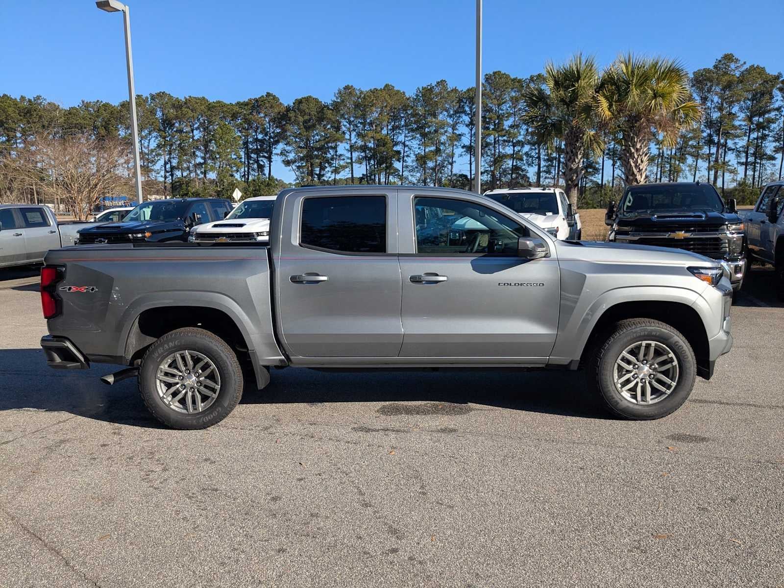 2025 Chevrolet Colorado WT/LT