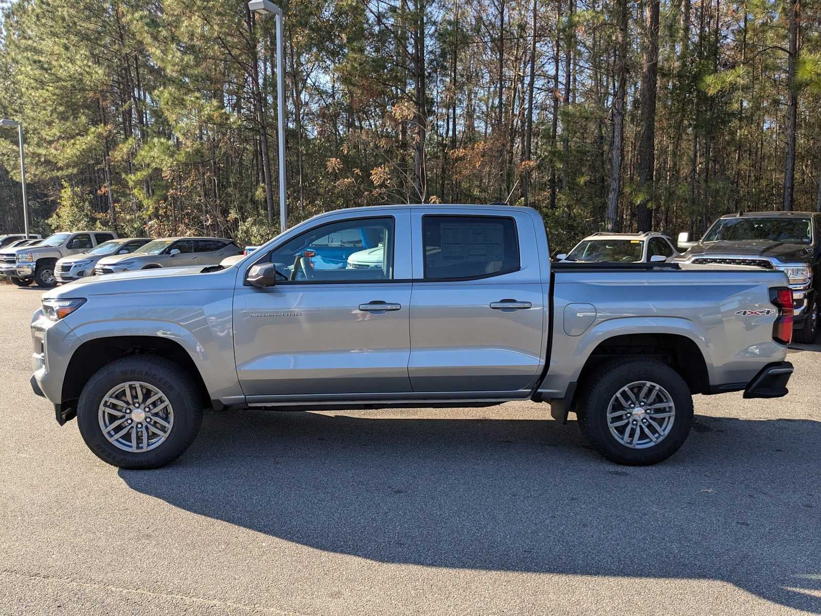 2025 Chevrolet Colorado WT/LT