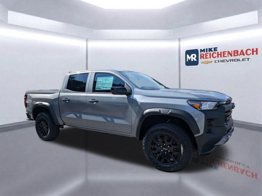 2026 Chevrolet Colorado Trail Boss - Photo 2