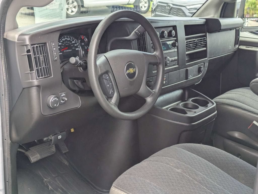 2025 Chevrolet Express Cargo WT