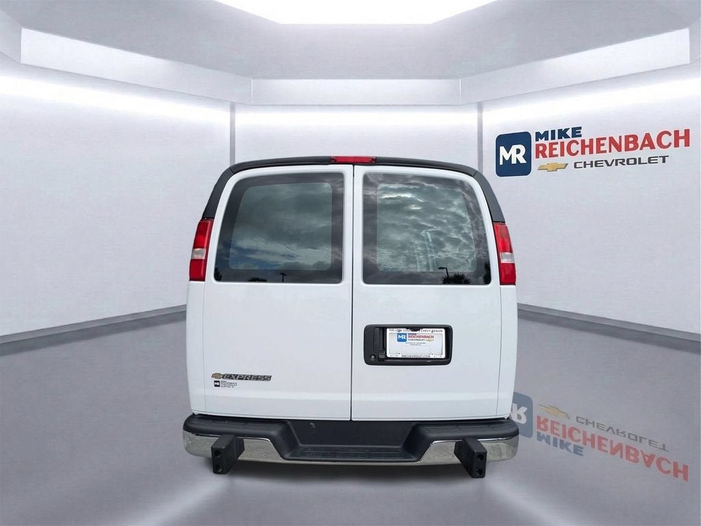 2025 Chevrolet Express Cargo WT