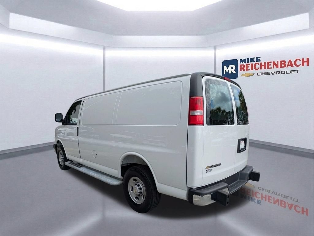 2025 Chevrolet Express Cargo WT