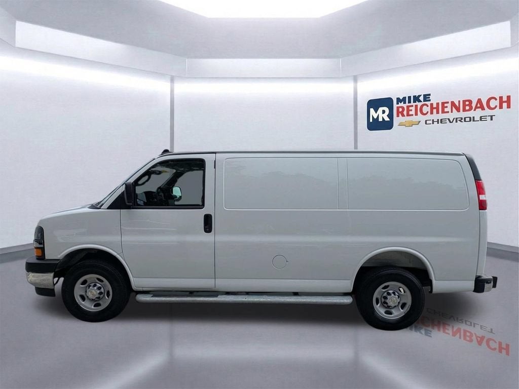 2025 Chevrolet Express Cargo WT