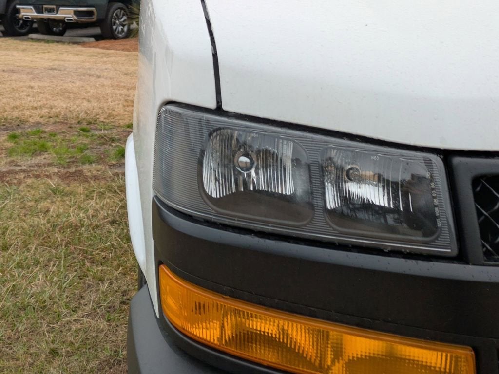 2025 Chevrolet Express Cargo 3500 WT