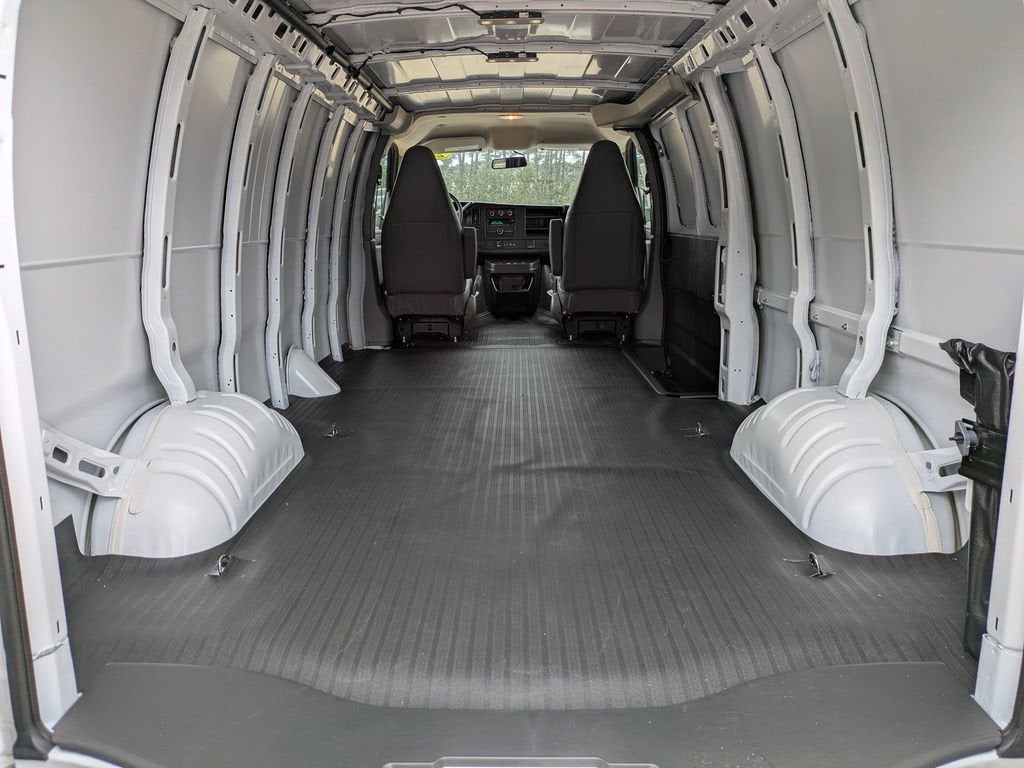 2025 Chevrolet Express Cargo 3500 WT