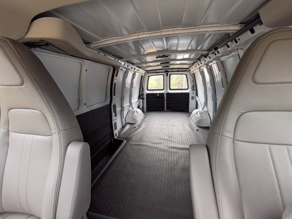 2025 Chevrolet Express Cargo 3500 WT