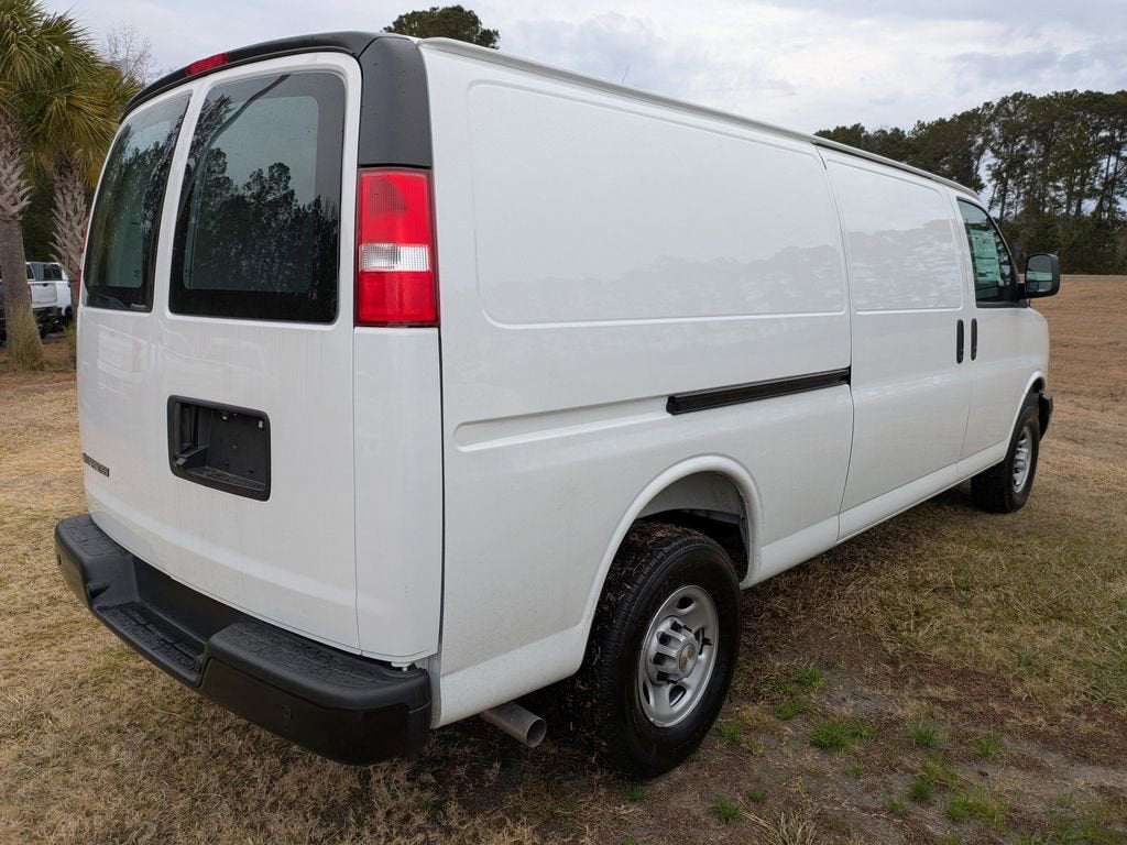 2025 Chevrolet Express Cargo 3500 WT
