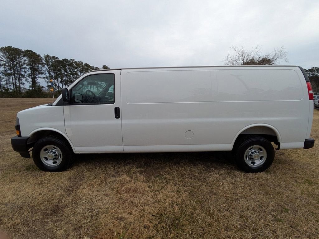 2025 Chevrolet Express Cargo 3500 WT