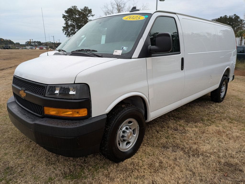2025 Chevrolet Express Cargo 3500 WT