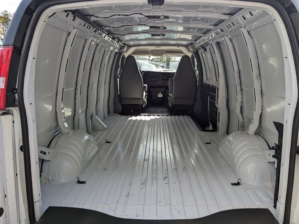 2025 Chevrolet Express Cargo 3500 WT