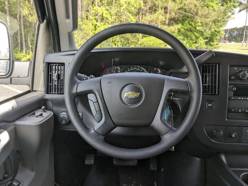 2025 Chevrolet Express Cargo 3500 WT