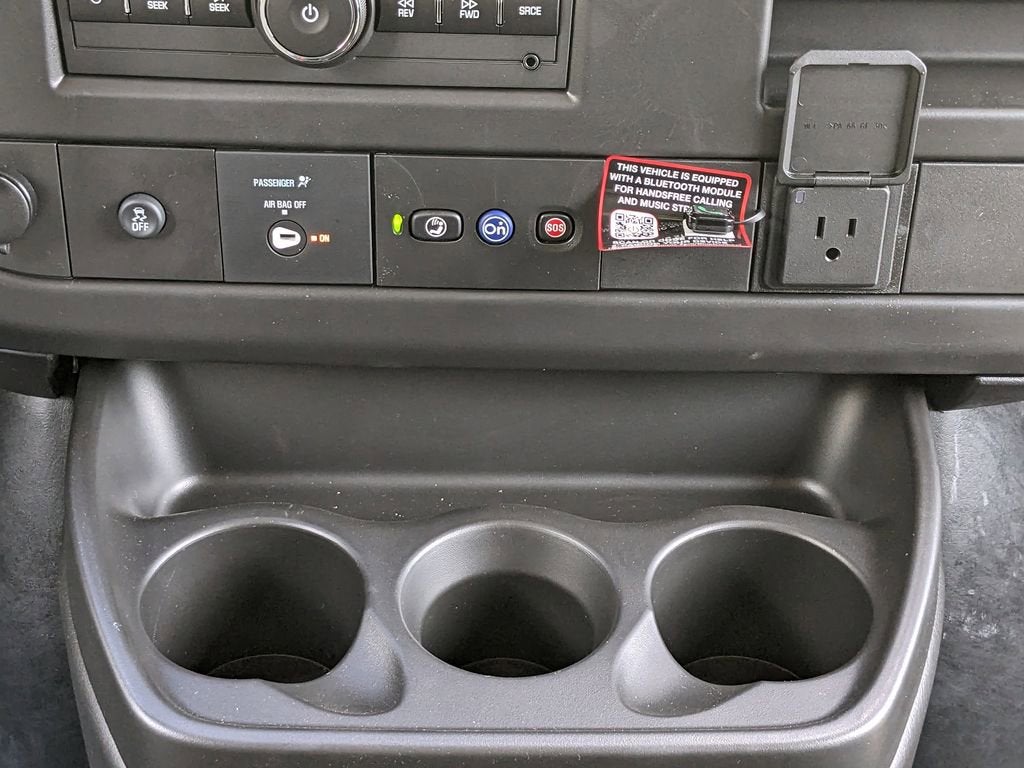 2025 Chevrolet Express Cargo 3500 WT