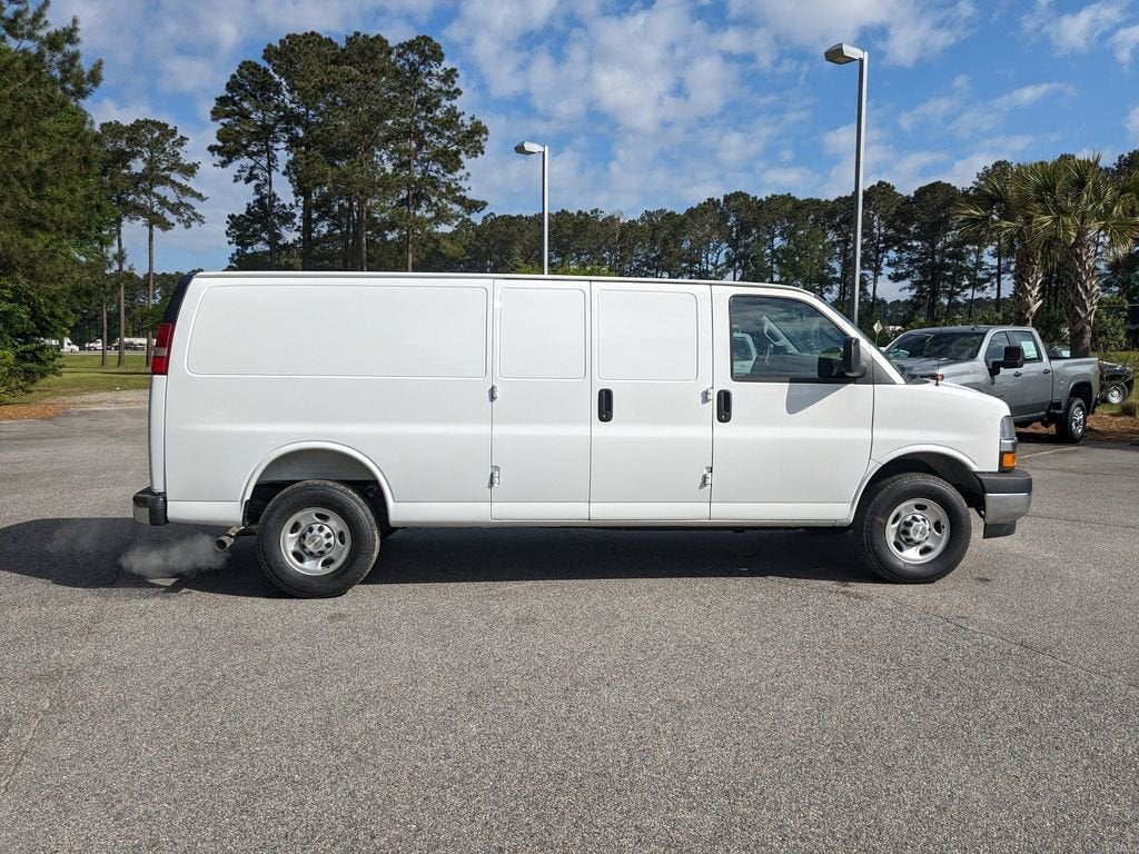 2025 Chevrolet Express Cargo 3500 WT
