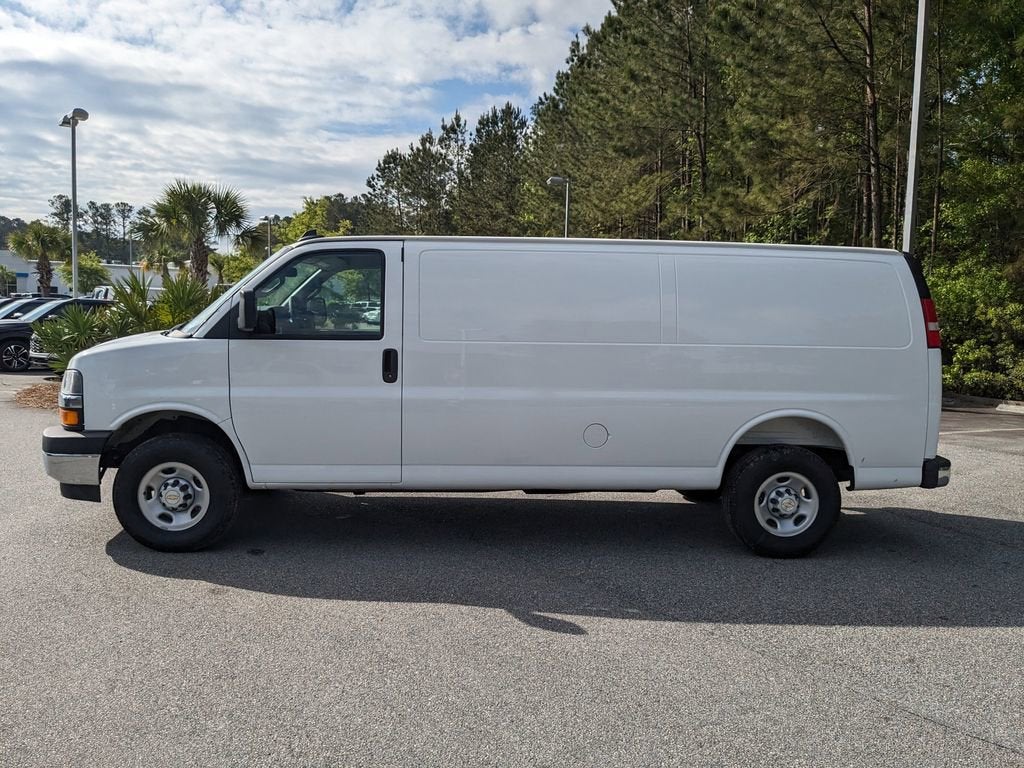 2025 Chevrolet Express Cargo 3500 WT