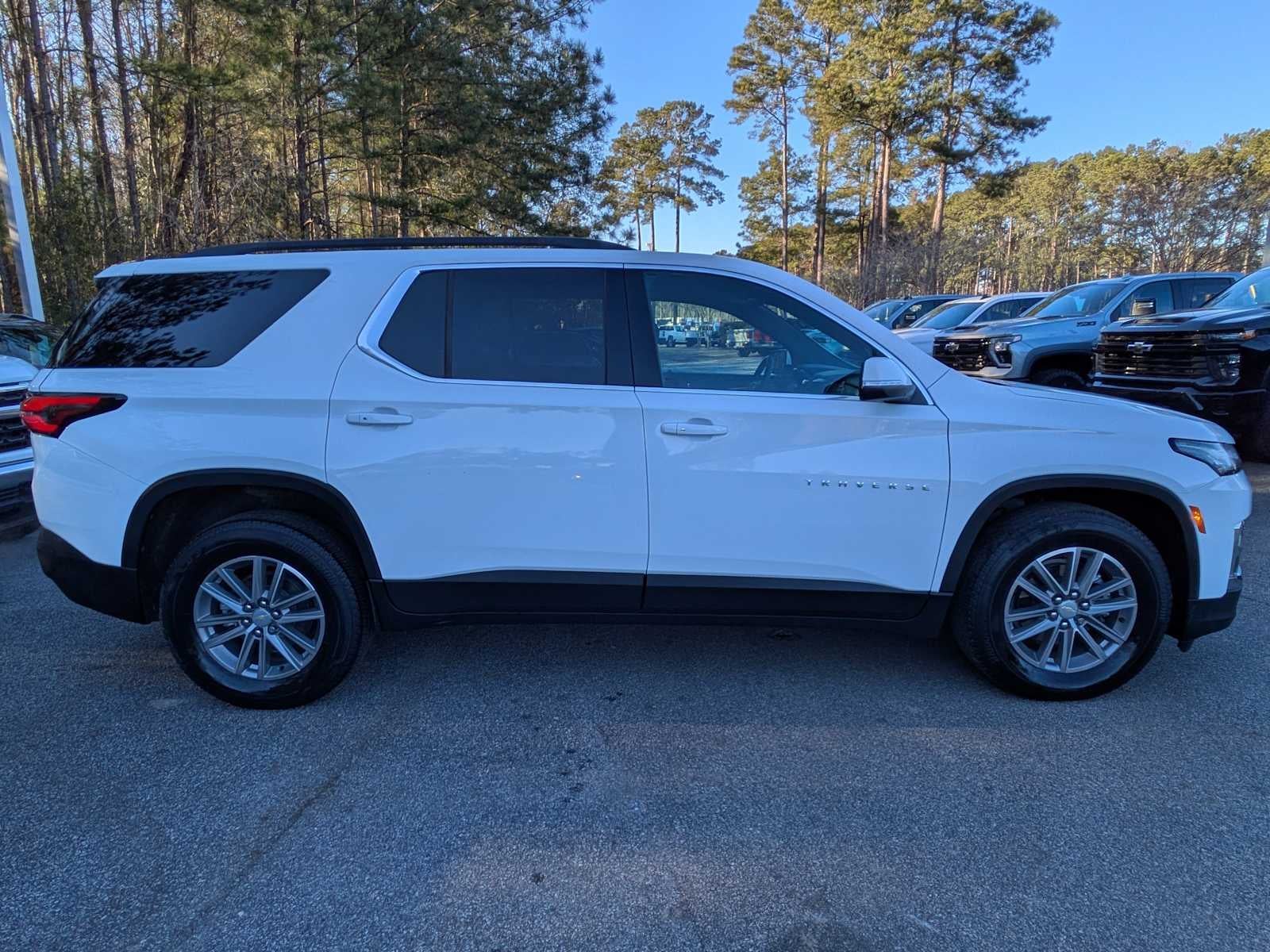 2023 Chevrolet Traverse LT Cloth