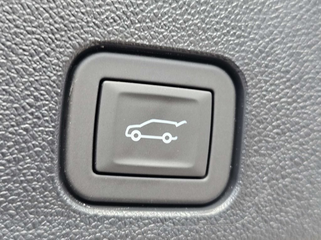 2027 Chevrolet Traverse LT - Photo 15