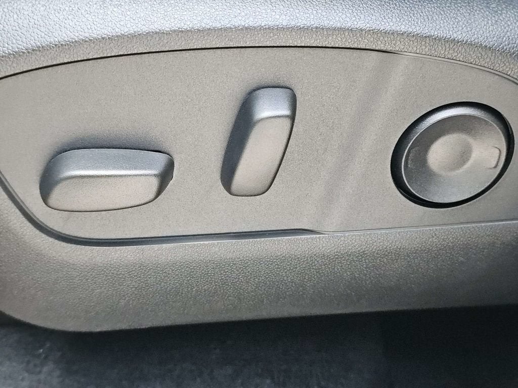 2027 Chevrolet Traverse LT - Photo 22