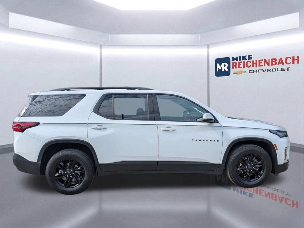 2022 Chevrolet Traverse LT Cloth