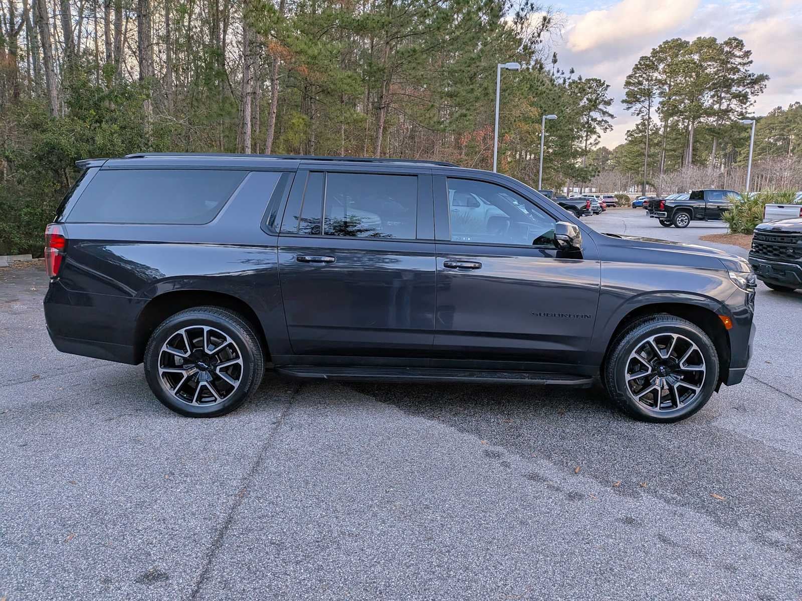 2023 Chevrolet Suburban RST
