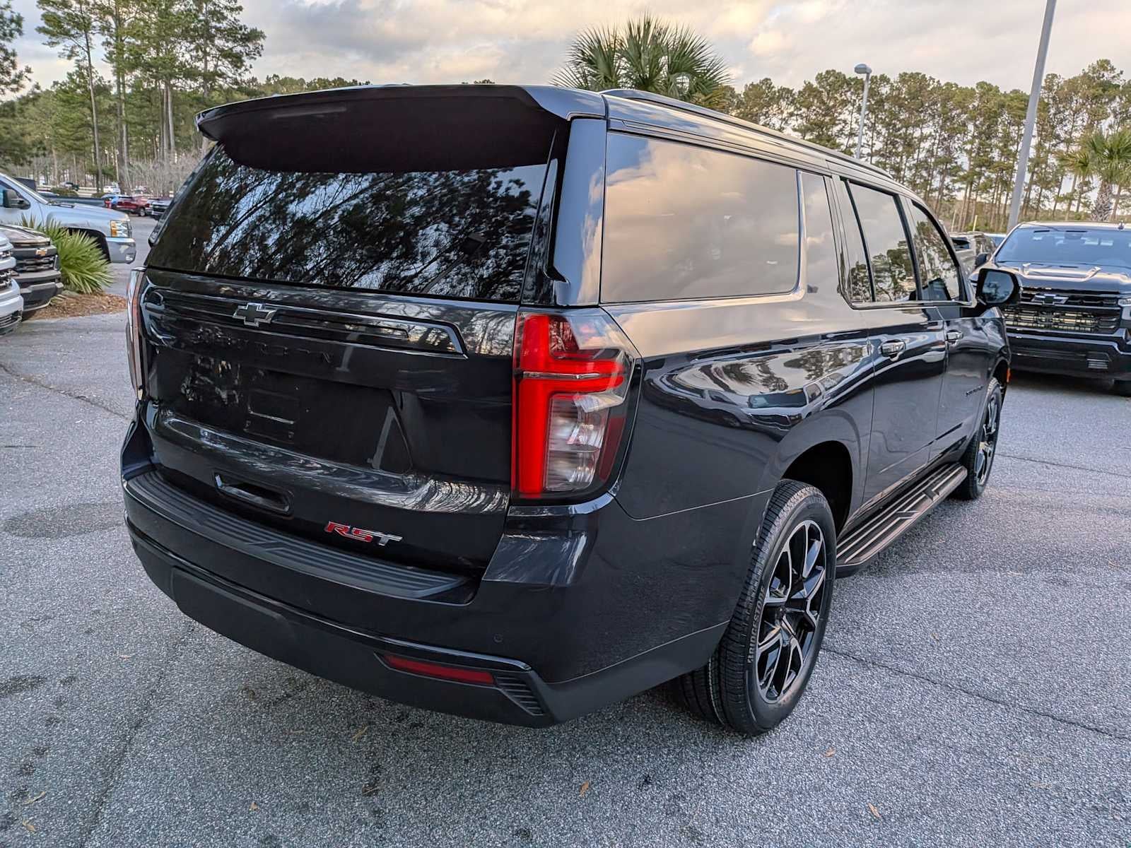 2023 Chevrolet Suburban RST