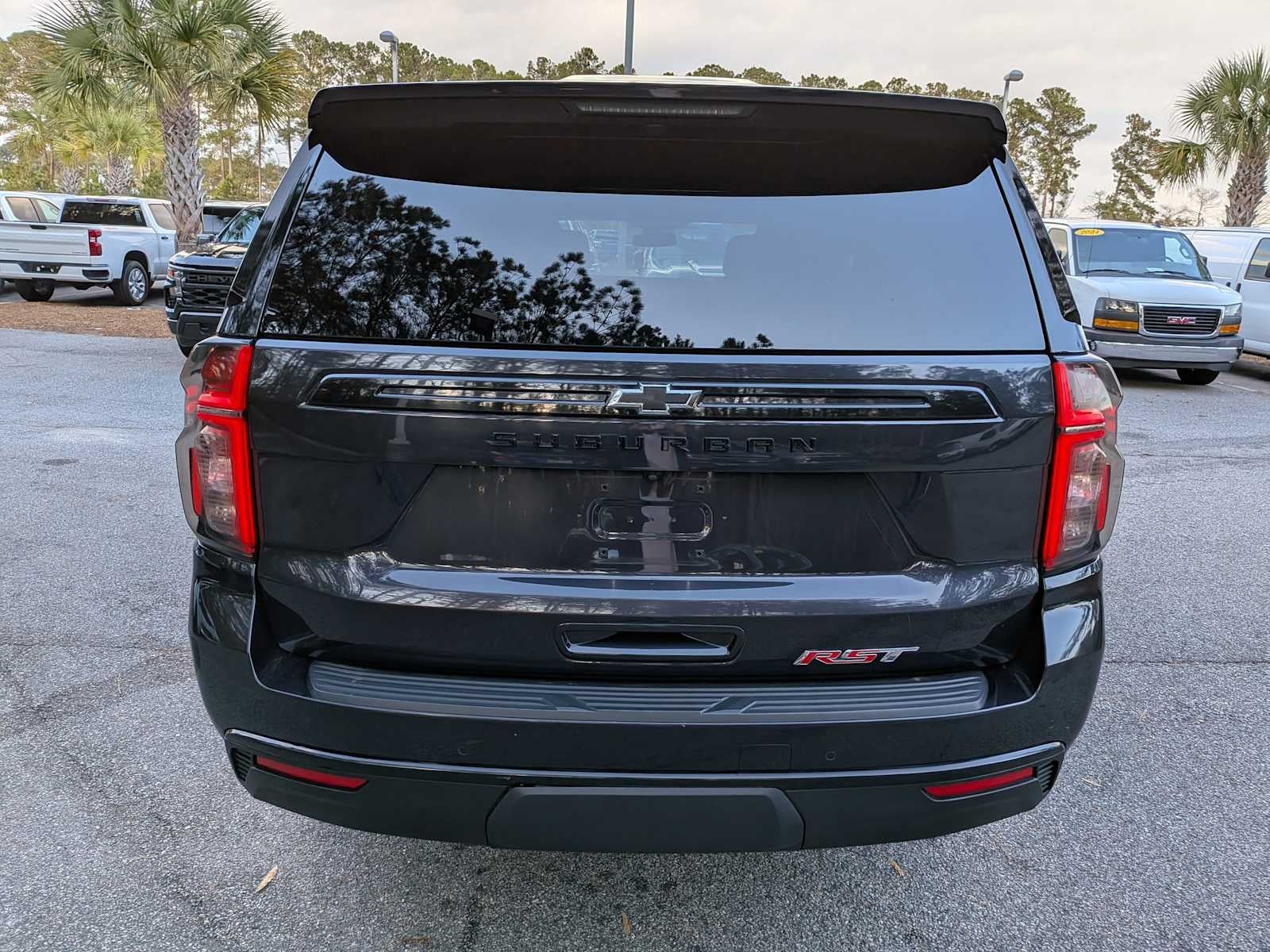 2023 Chevrolet Suburban RST