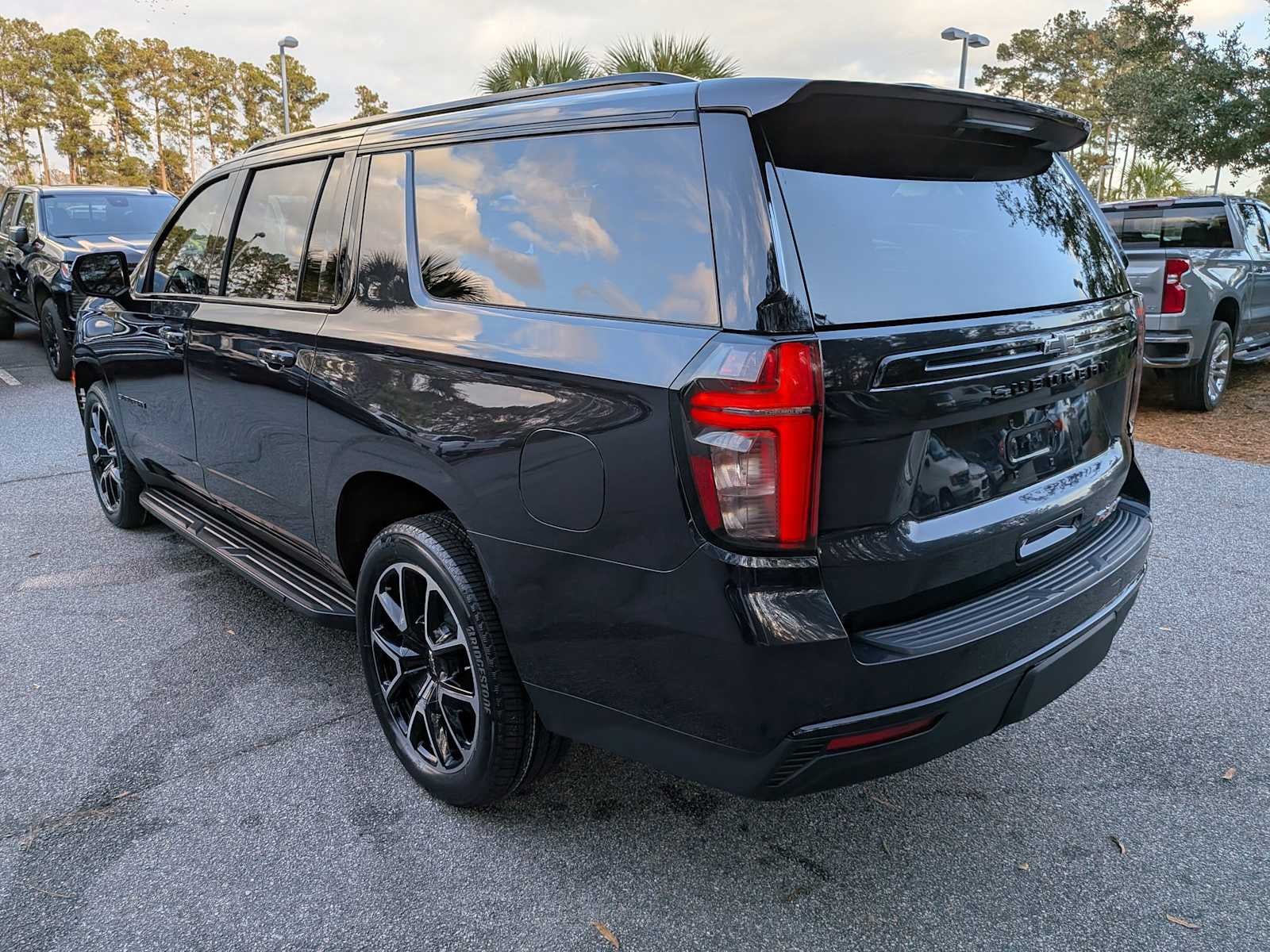 2023 Chevrolet Suburban RST