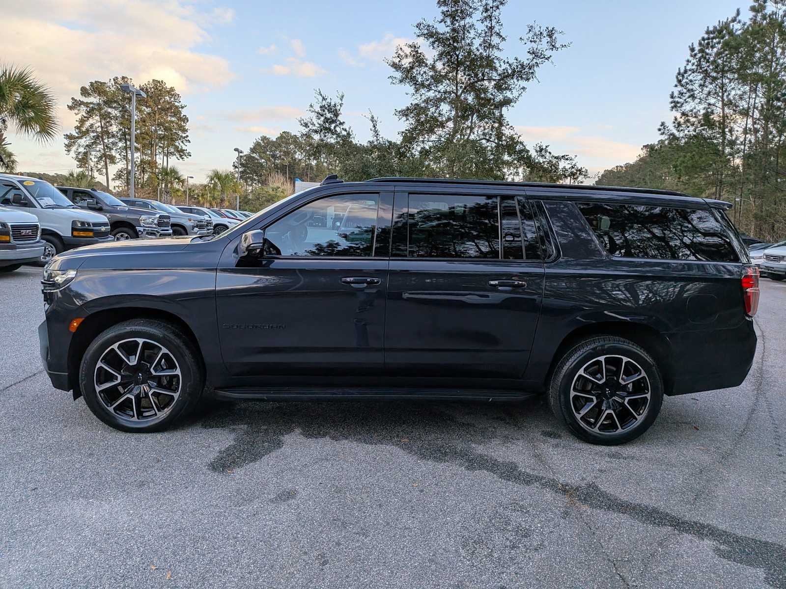 2023 Chevrolet Suburban RST