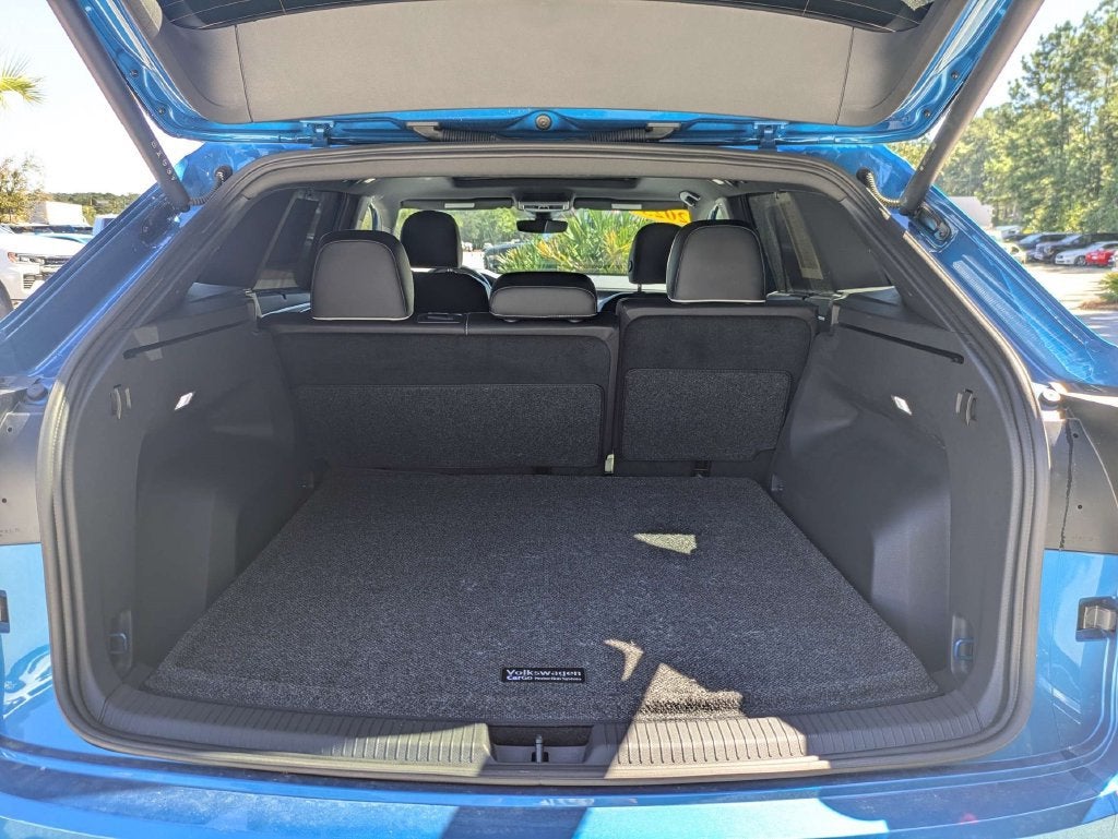 2025 Volkswagen Atlas Cross Sport 2.0T SEL Premium R-Line