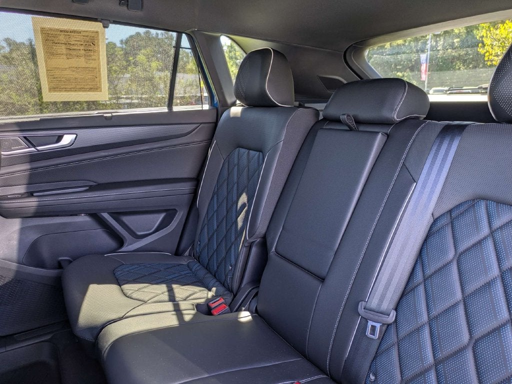 2025 Volkswagen Atlas Cross Sport 2.0T SEL Premium R-Line