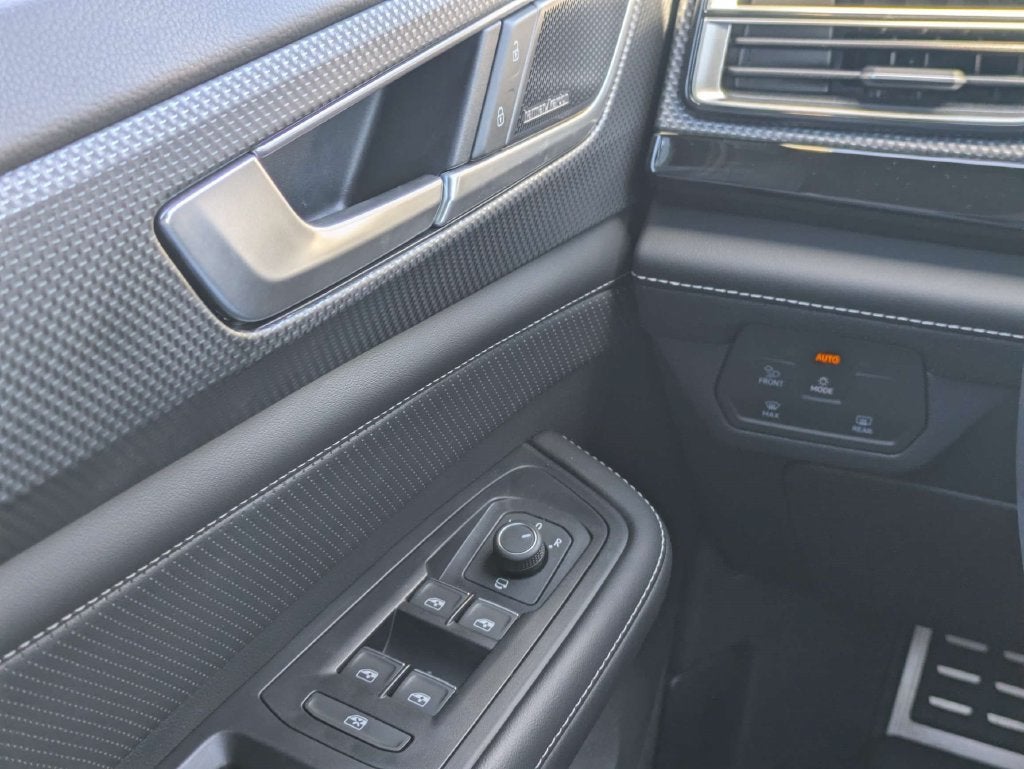 2025 Volkswagen Atlas Cross Sport 2.0T SEL Premium R-Line
