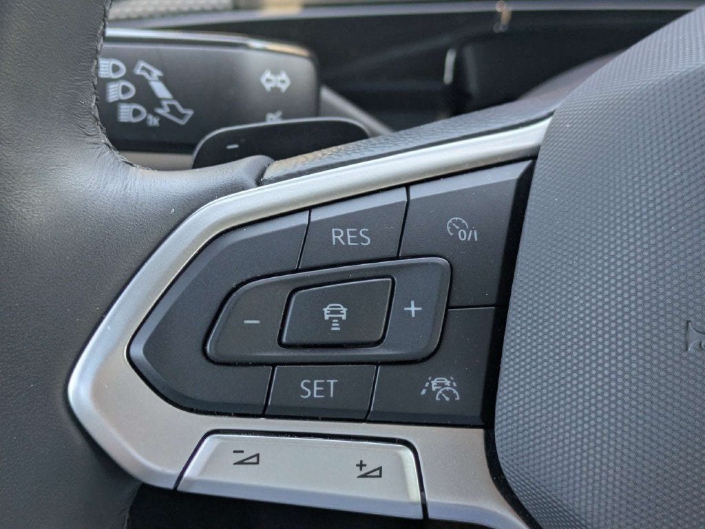 2025 Volkswagen Atlas Cross Sport 2.0T SEL Premium R-Line