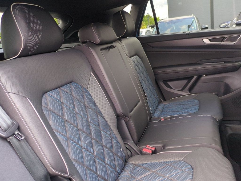 2025 Volkswagen Atlas Cross Sport 2.0T SEL Premium R-Line