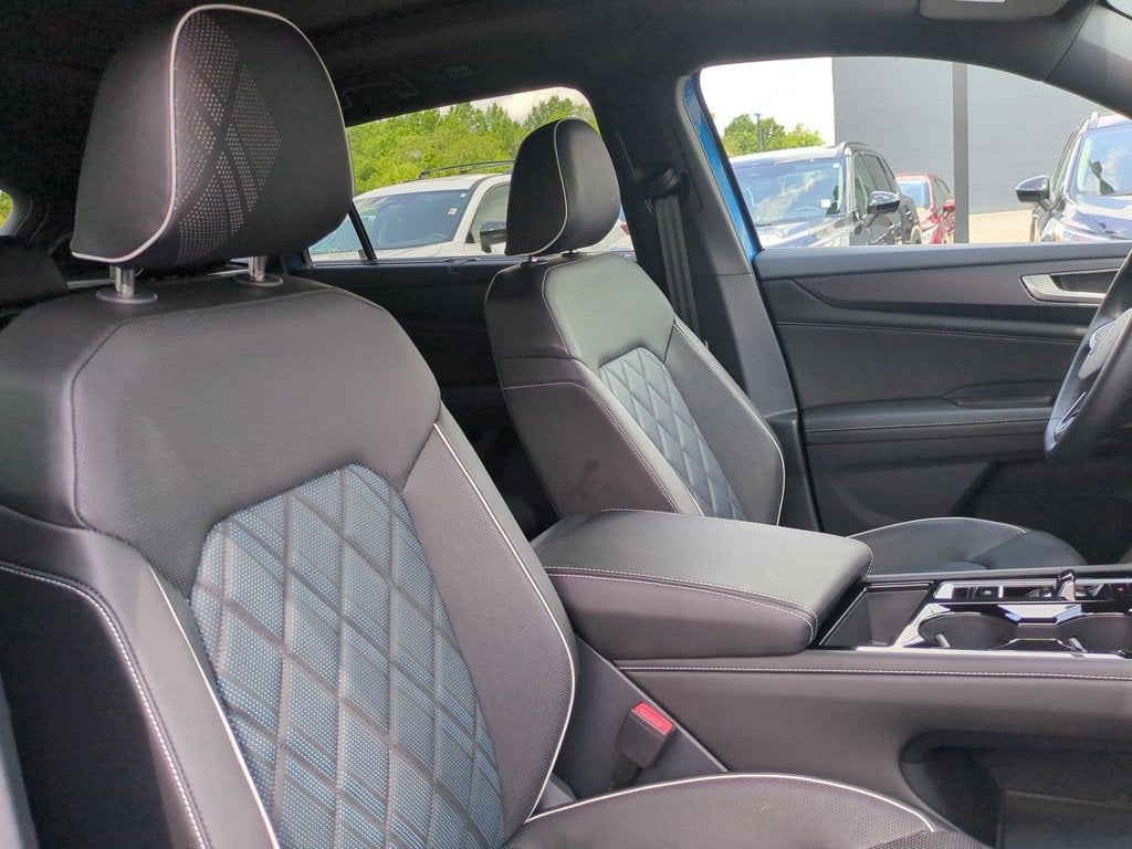 2025 Volkswagen Atlas Cross Sport 2.0T SEL Premium R-Line