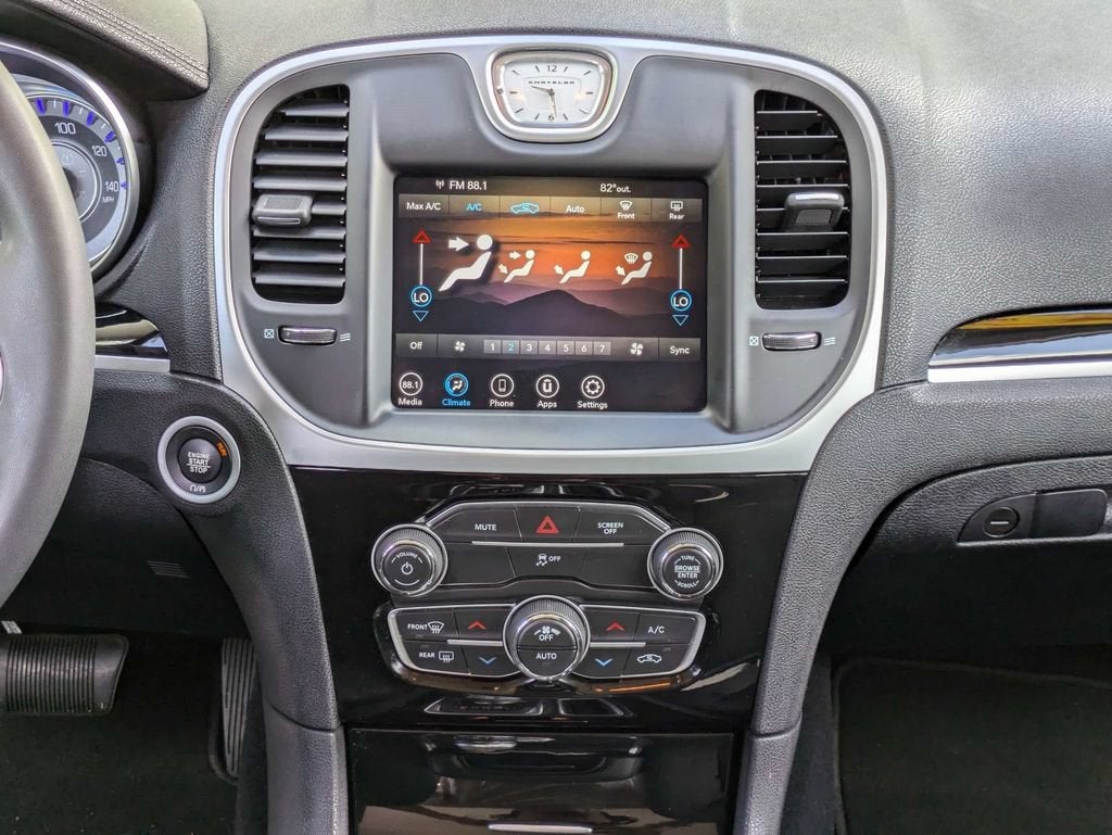 2023 Chrysler 300 Touring