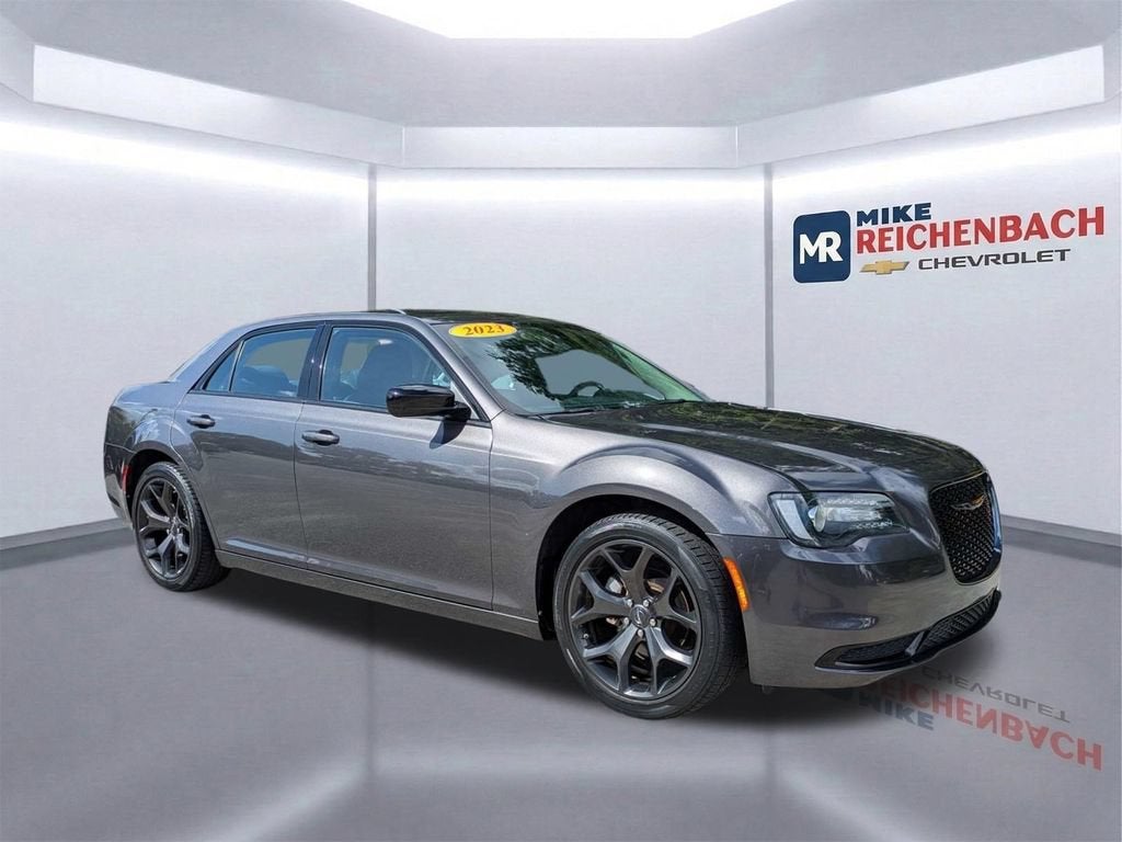 2023 Chrysler 300 Touring