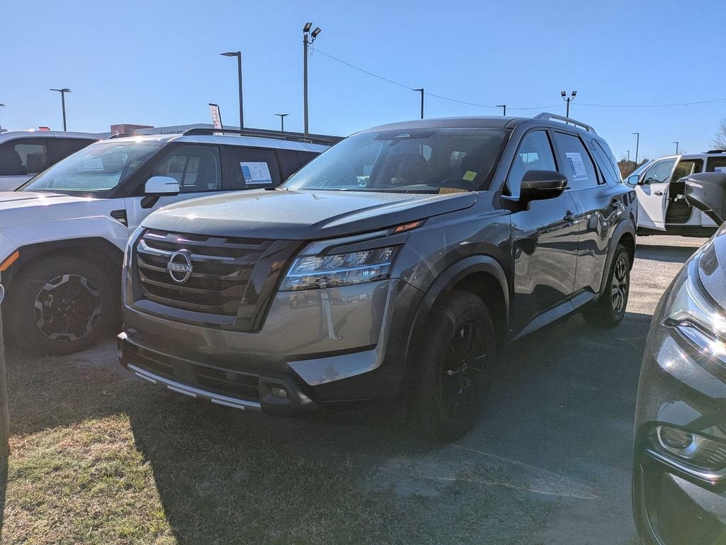 2023 Nissan Pathfinder SL
