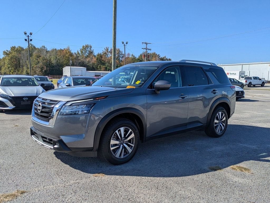 2023 Nissan Pathfinder SL