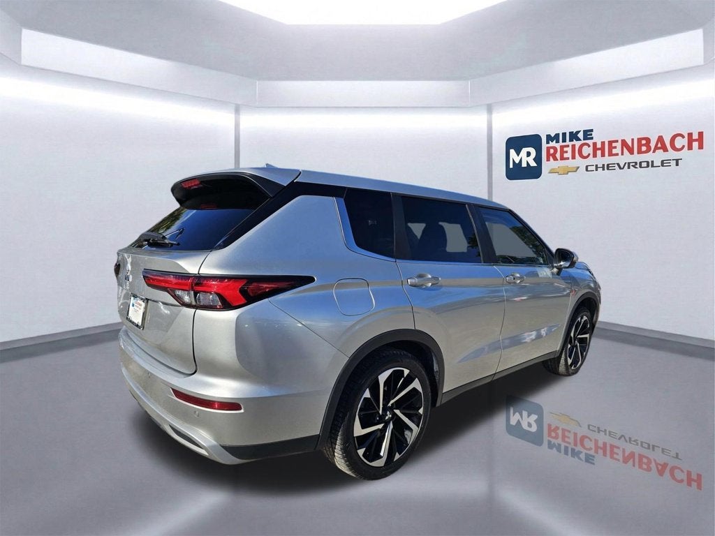 2022 Mitsubishi Outlander SE