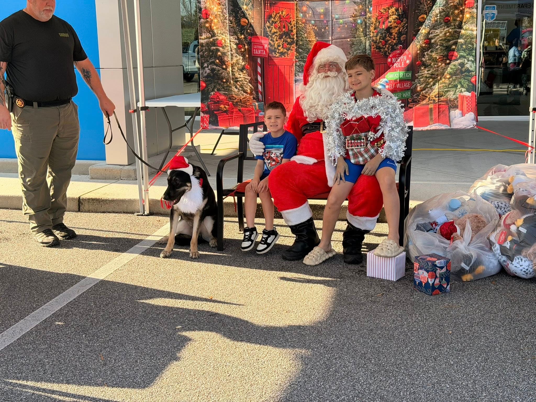 Feeding the Community Carnival Holiday Giveback santa photos